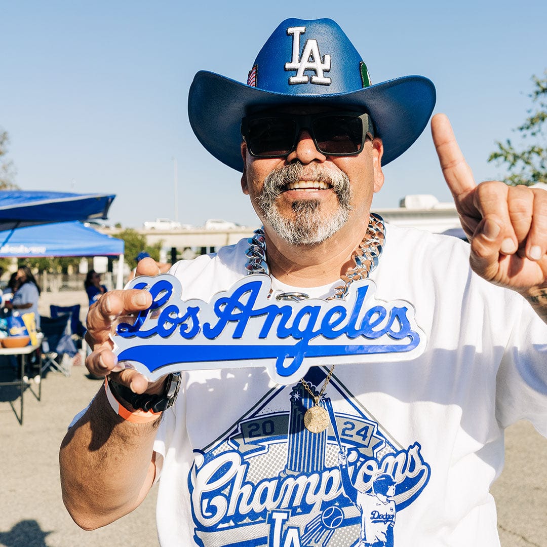 Trophy Script Los Angeles Dodgers Script Logo MLB Chromatic Turnover Chain - TrophySmack
