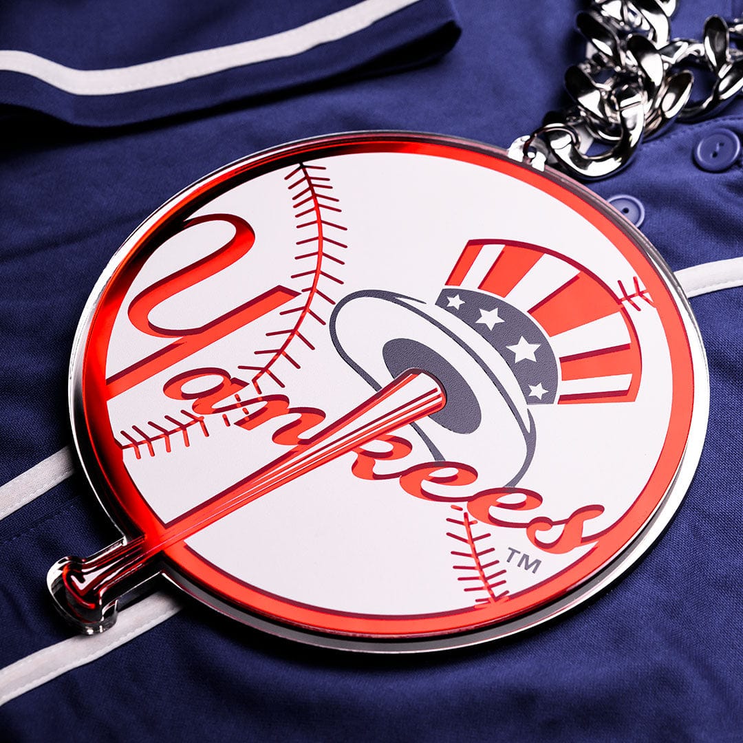 Yankees Chain New York Yankees Logo MLB Chromatic Turnover Chain - TrophySmack